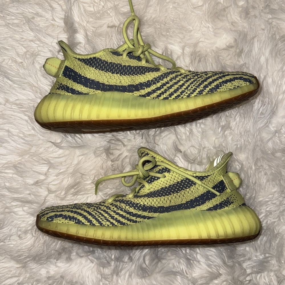 Yeezy 350 V2 - Picture 3 of 7